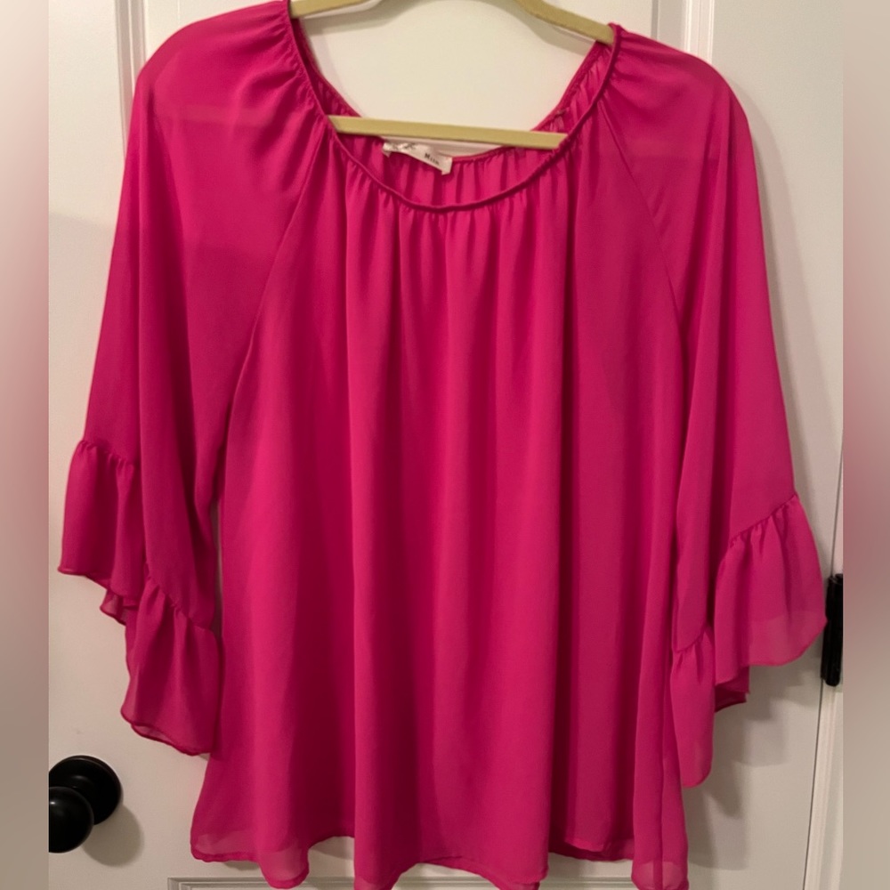 😁 5/$25 Women’s pink sheet blouse size small